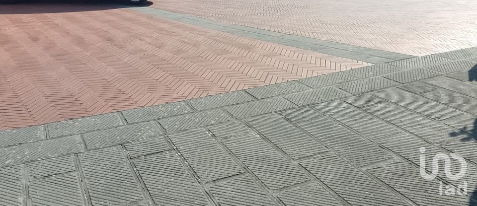 Lodge 3 rooms of 180 m² in Fossato di Vico (06022)