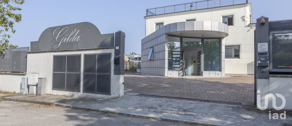 Building of 3,200 m² in Porto Sant'Elpidio (63821)