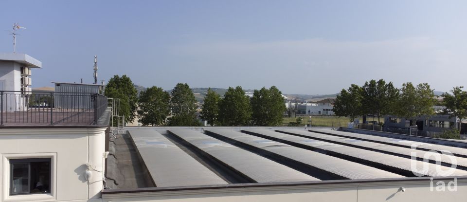 Building of 3,200 m² in Porto Sant'Elpidio (63821)