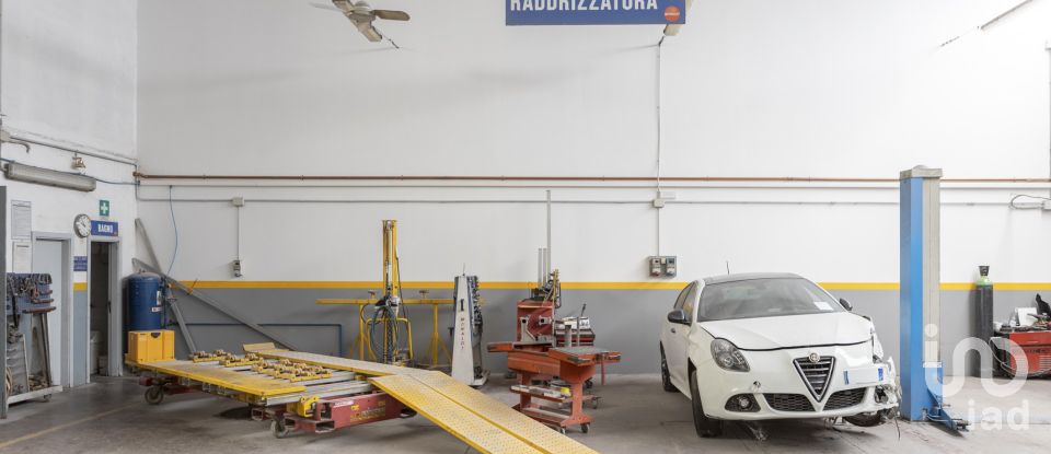 Warehouse of 500 m² in Loreto (60025)