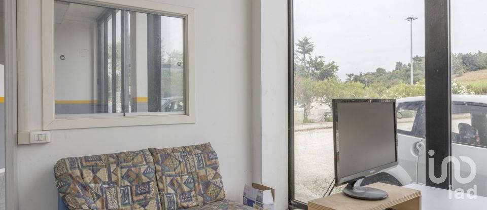 Warehouse of 500 m² in Loreto (60025)