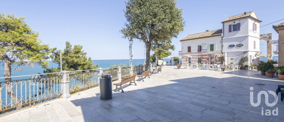 Block of flats 2 rooms of 60 m² in Numana (60026)