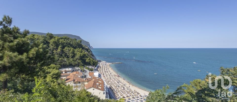 Block of flats 2 rooms of 60 m² in Numana (60026)