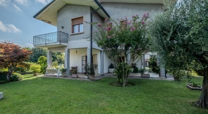 Casale 10 locali di 450 m² in Castiglione delle Stiviere (46043)