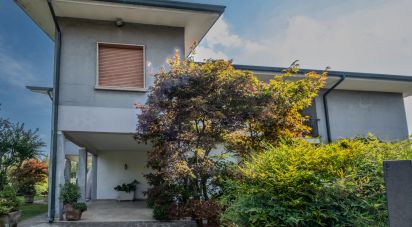 Casale 10 locali di 450 m² in Castiglione delle Stiviere (46043)