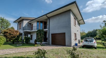 Casale 10 locali di 450 m² in Castiglione delle Stiviere (46043)