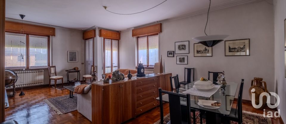 Casale 10 locali di 450 m² in Castiglione delle Stiviere (46043)