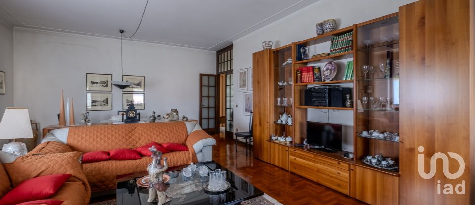 Casale 10 locali di 450 m² in Castiglione delle Stiviere (46043)