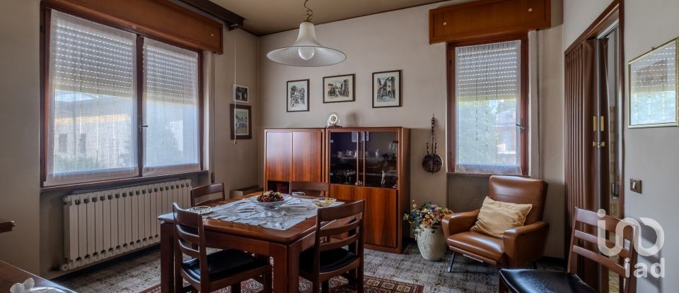 Casale 10 locali di 450 m² in Castiglione delle Stiviere (46043)