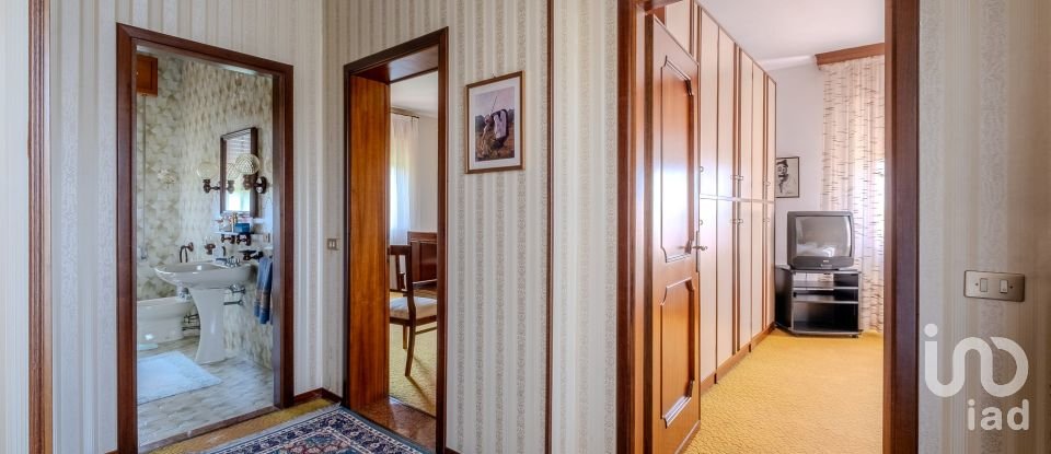 Casale 10 locali di 450 m² in Castiglione delle Stiviere (46043)