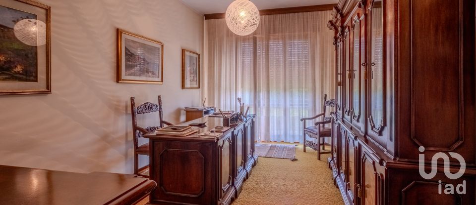 Casale 10 locali di 450 m² in Castiglione delle Stiviere (46043)