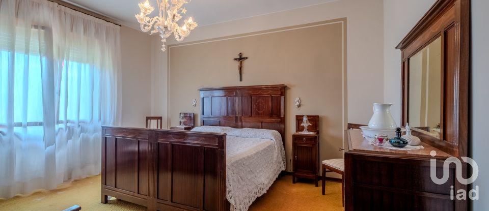 Casale 10 locali di 450 m² in Castiglione delle Stiviere (46043)