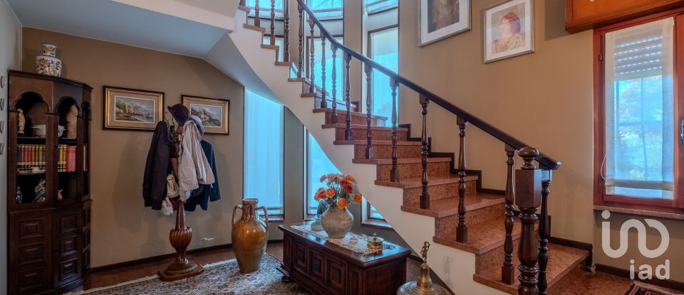 Casale 10 locali di 450 m² in Castiglione delle Stiviere (46043)