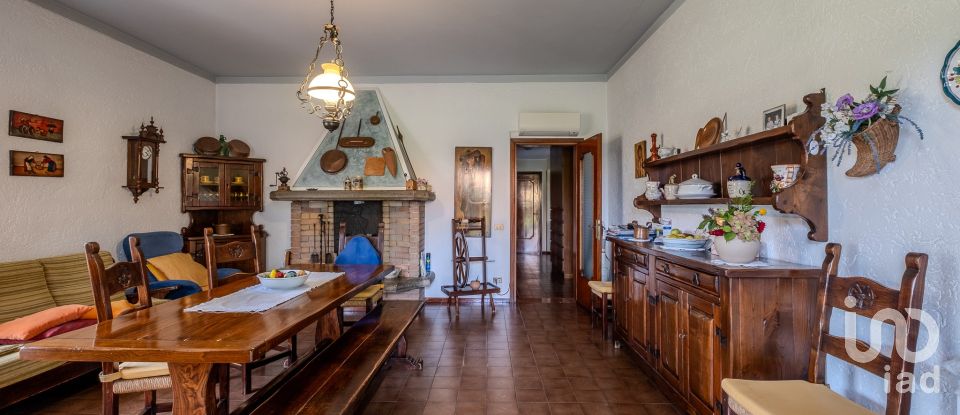 Casale 10 locali di 450 m² in Castiglione delle Stiviere (46043)