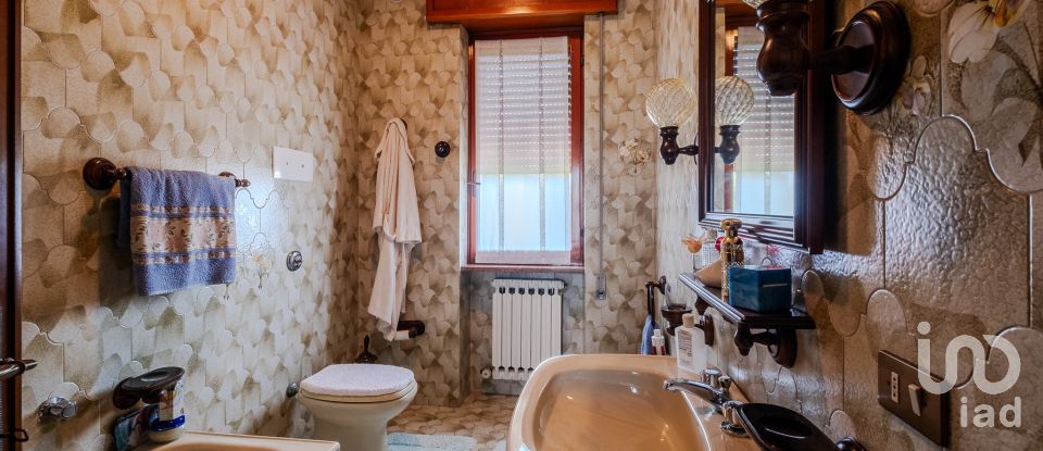 Casale 10 locali di 450 m² in Castiglione delle Stiviere (46043)