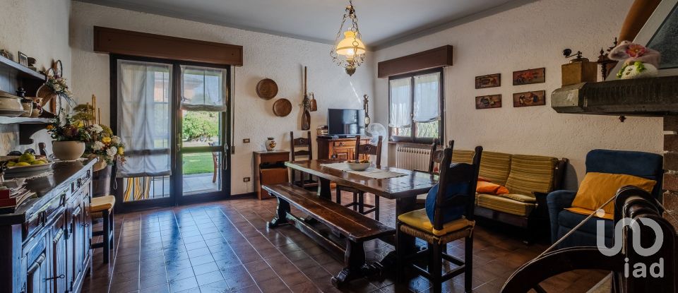 Casale 10 locali di 450 m² in Castiglione delle Stiviere (46043)