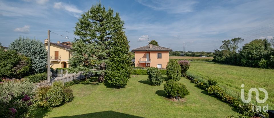 Casale 10 locali di 450 m² in Castiglione delle Stiviere (46043)