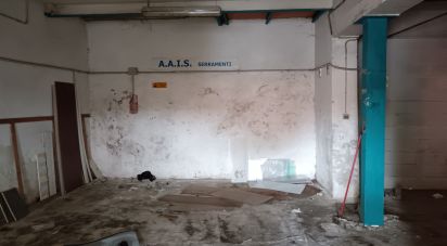 Negozio / locale commerciale di 757 m² in Genova (16152)