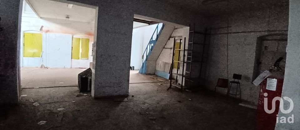 Negozio / locale commerciale di 757 m² in Genova (16152)