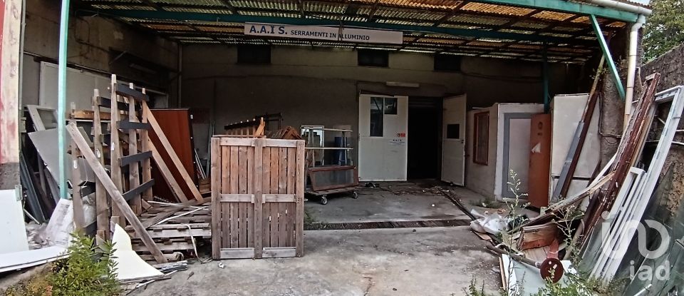 Negozio / locale commerciale di 757 m² in Genova (16152)