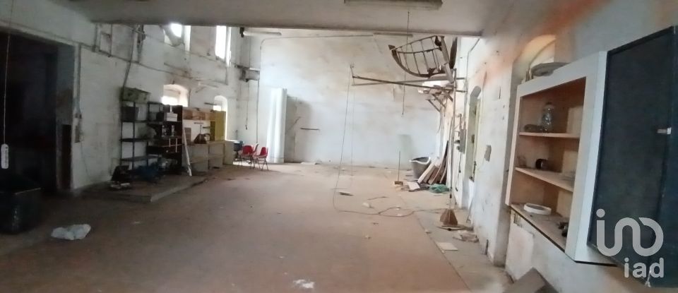 Negozio / locale commerciale di 757 m² in Genova (16152)