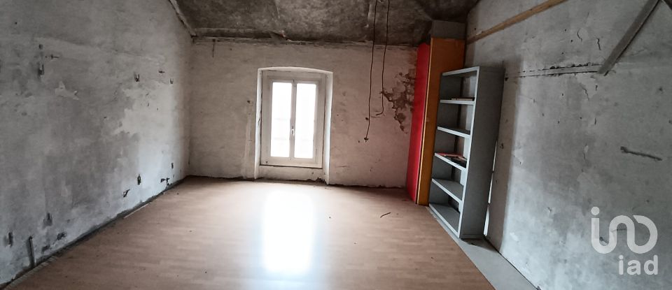 Negozio / locale commerciale di 757 m² in Genova (16152)