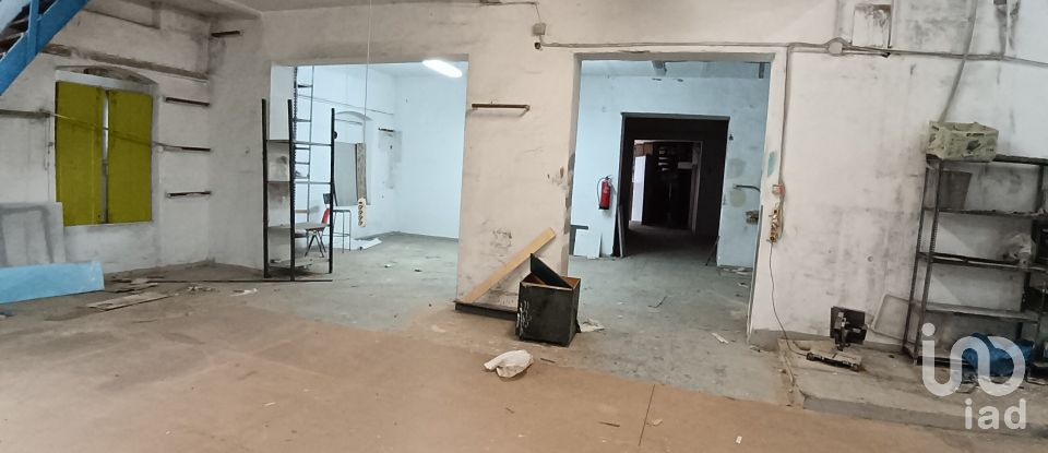 Negozio / locale commerciale di 757 m² in Genova (16152)