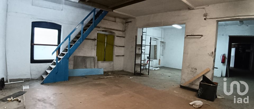 Negozio / locale commerciale di 757 m² in Genova (16152)