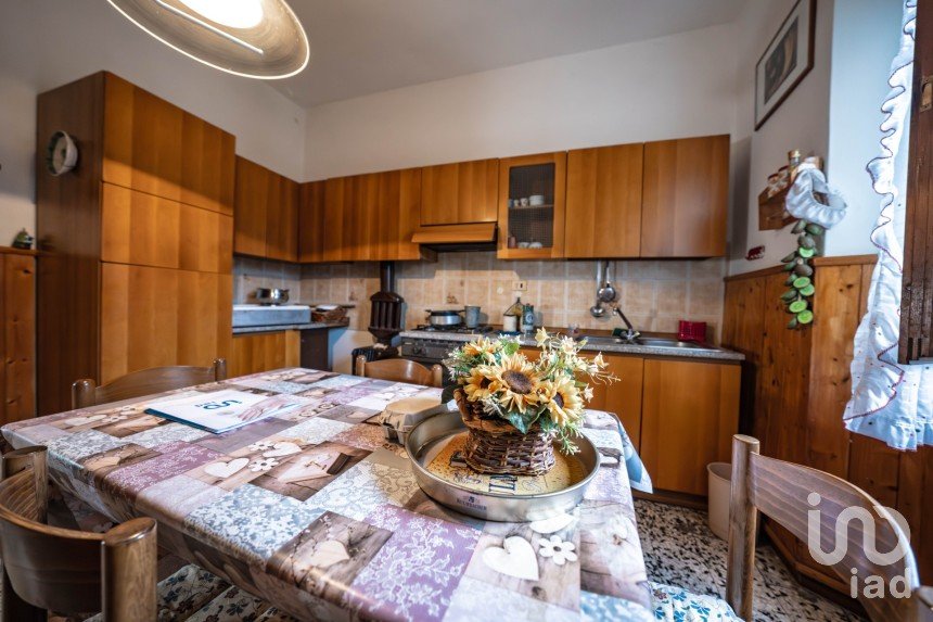 Palazzo / Stabile 10 locali di 450 m² a Cimego (38082)