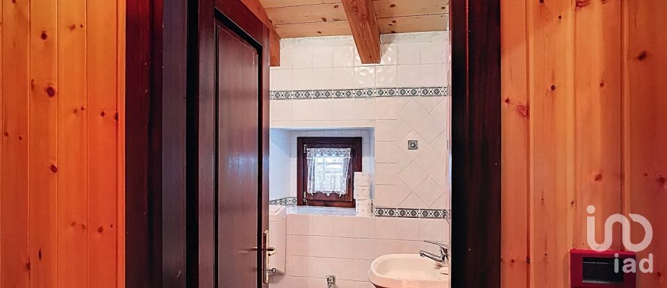 House 5 rooms of 172 m² in Nus (11020)