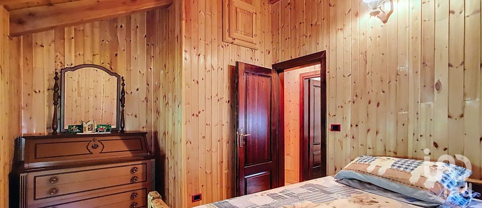 House 5 rooms of 172 m² in Nus (11020)