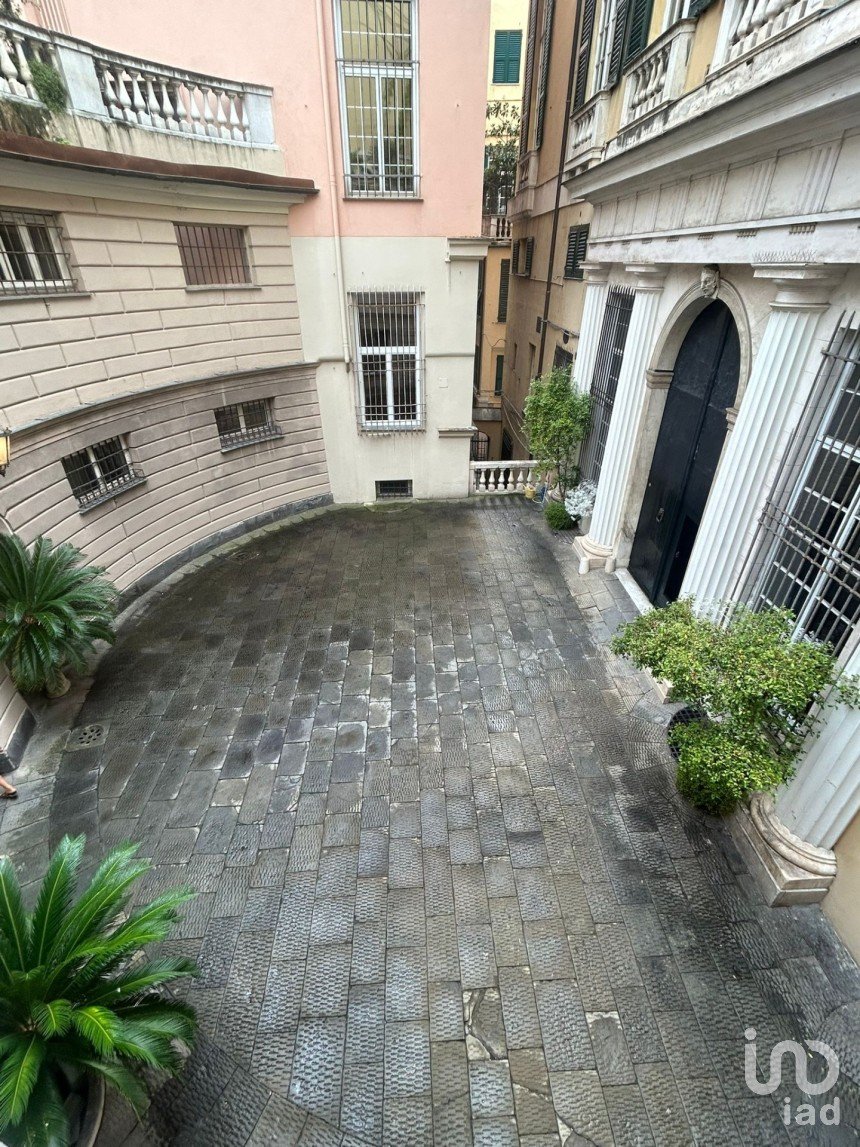 Negozio / locale commerciale di 120 m² in Genova (16123)