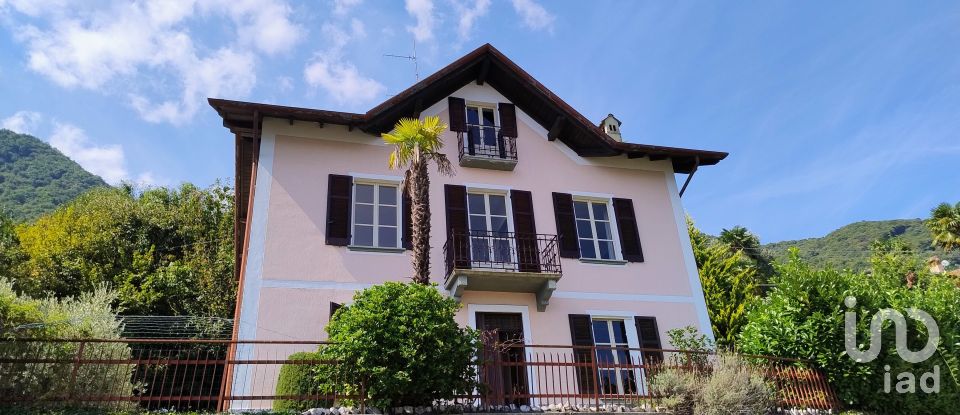 Villa storica 6 locali di 176 m² in Oggebbio (28824)