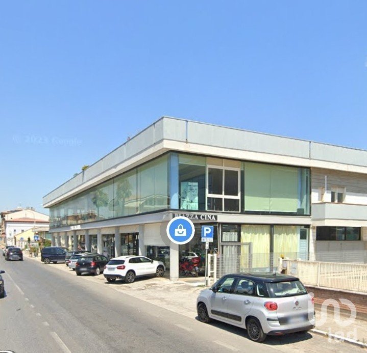 Negozio / locale commerciale di 2.187 m² in Giulianova (64021)