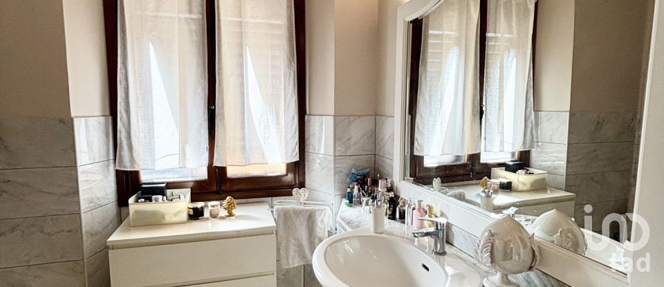 Appartamento 7 locali di 143 m² a Firenze (50144)