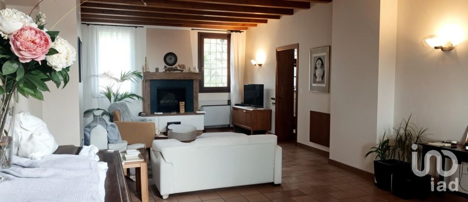 Casale 0 locali di 700 m² in Villadose (45010)