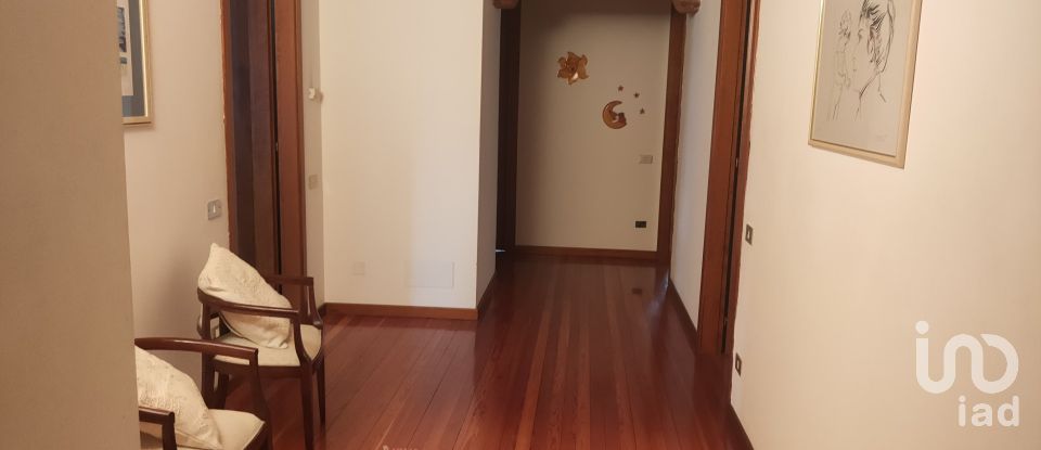 Casale 0 locali di 700 m² in Villadose (45010)