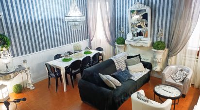 Palazzo / Stabile 5 locali di 179 m² a Foligno (06034)