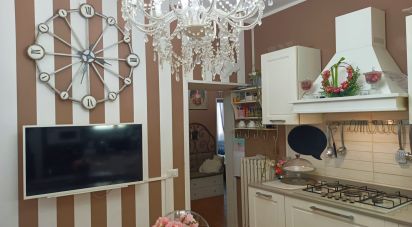 Palazzo / Stabile 5 locali di 179 m² a Foligno (06034)