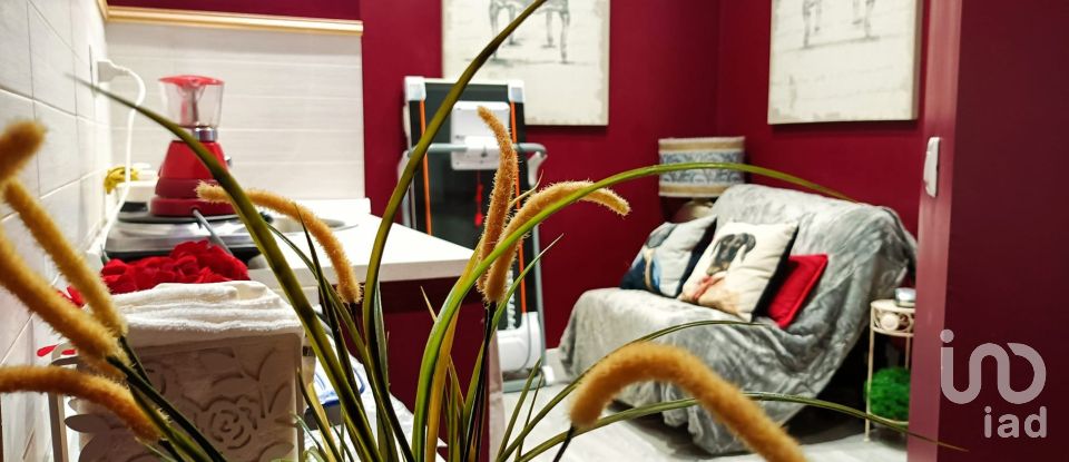 Palazzo / Stabile 5 locali di 179 m² a Foligno (06034)