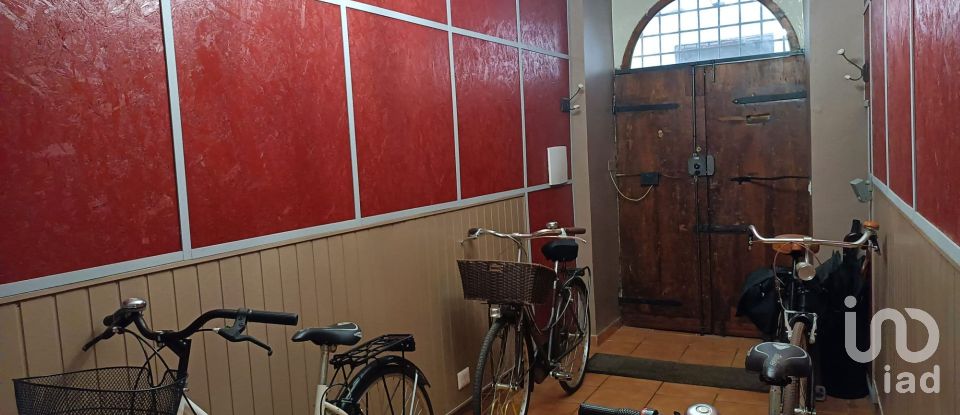 Palazzo / Stabile 5 locali di 179 m² a Foligno (06034)