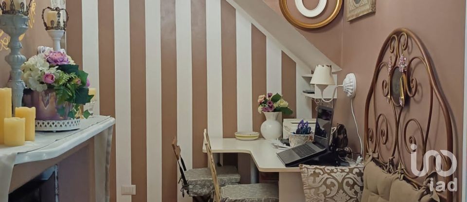 Palazzo / Stabile 5 locali di 179 m² a Foligno (06034)