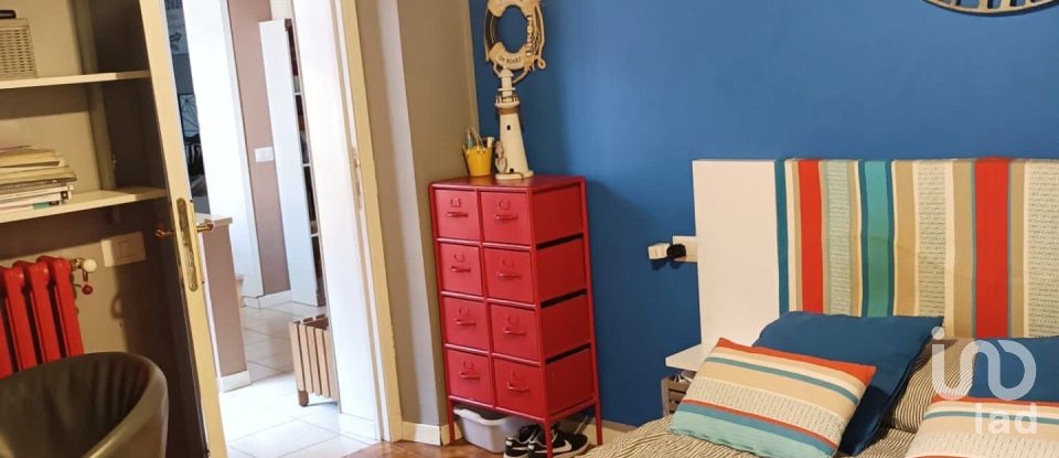 Palazzo / Stabile 5 locali di 179 m² a Foligno (06034)