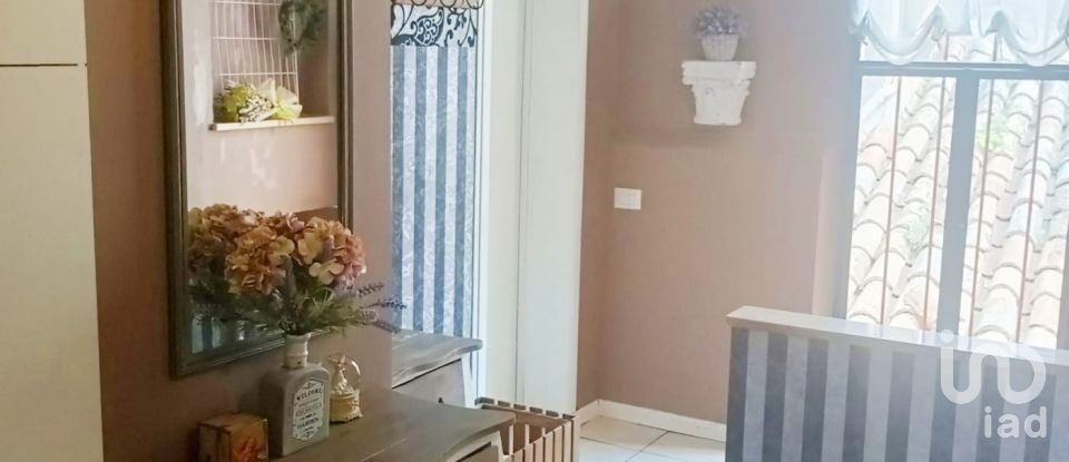 Palazzo / Stabile 5 locali di 179 m² a Foligno (06034)