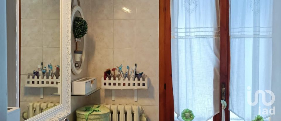 Palazzo / Stabile 5 locali di 179 m² a Foligno (06034)