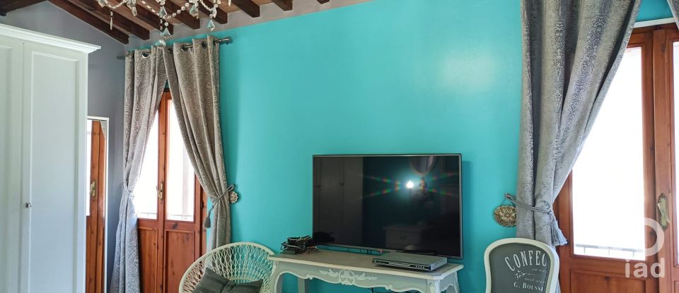 Palazzo / Stabile 5 locali di 179 m² a Foligno (06034)