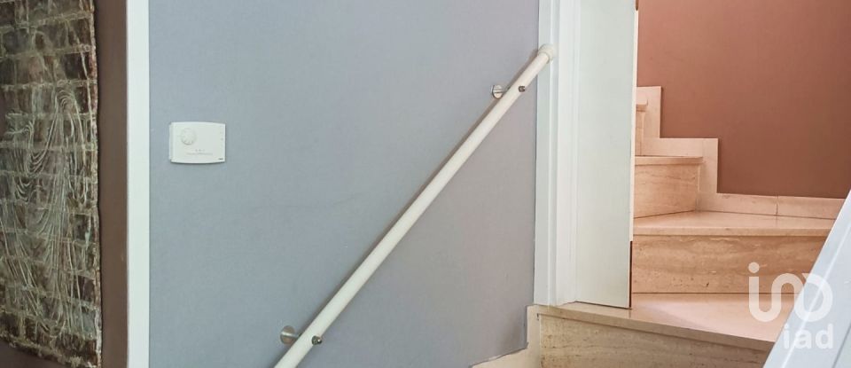 Palazzo / Stabile 5 locali di 179 m² a Foligno (06034)