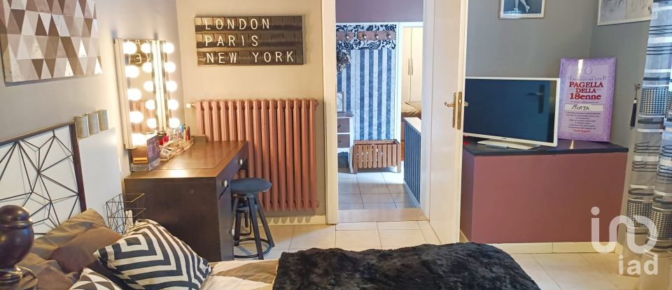 Palazzo / Stabile 5 locali di 179 m² a Foligno (06034)