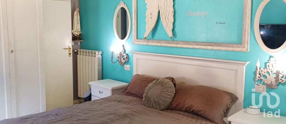 Palazzo / Stabile 5 locali di 179 m² a Foligno (06034)