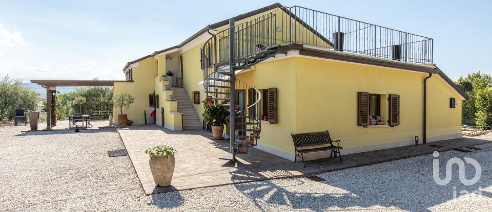Casa indipendente / Villa 11 locali di 240 m² in Sant'Elpidio a Mare (63811)